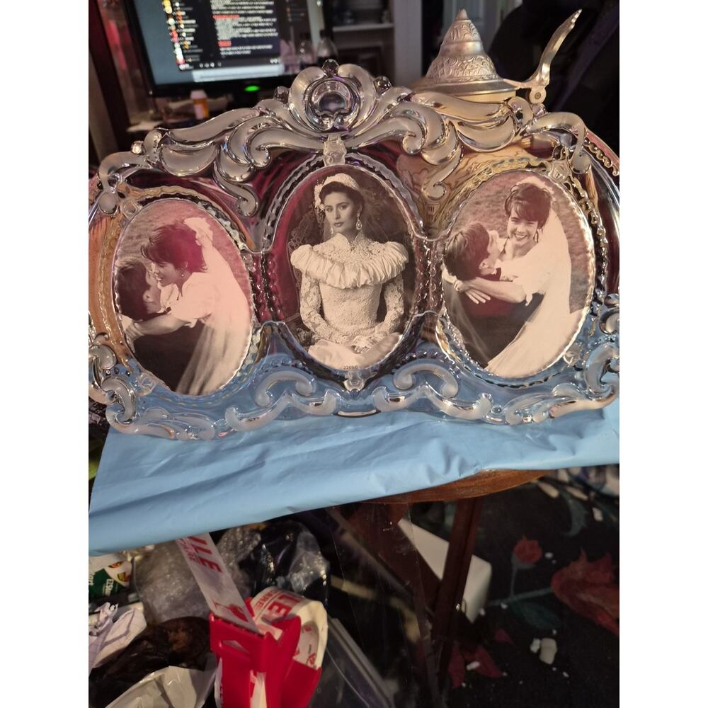 Vintage Mikasa Princess Lead Frosted Crystal Triple Oval Photo Frame
